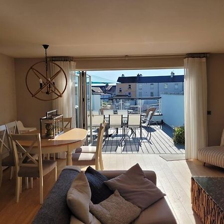 Central Modern Townhouse In Saundersfoot 빌라 외부 사진