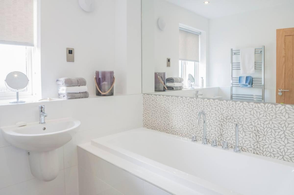 Central Modern Townhouse In Saundersfoot 빌라 외부 사진