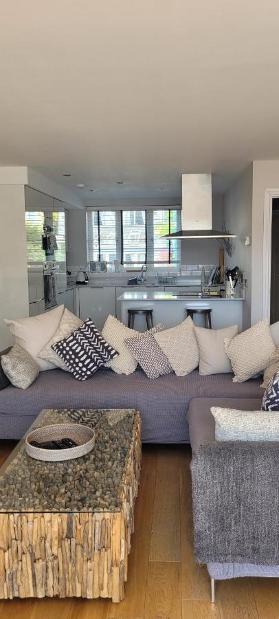 Central Modern Townhouse In Saundersfoot 빌라 외부 사진